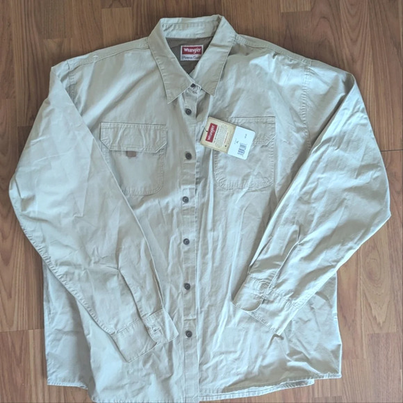 NWT Wrangler Button Down Work Shirt Chore Shirt Barn Shirt Men's XL Tan - Picture 1 of 5